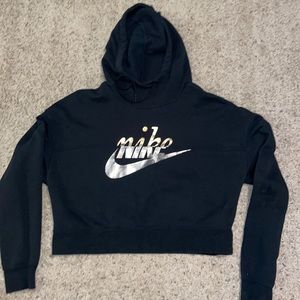 Nike, women’s medium, black